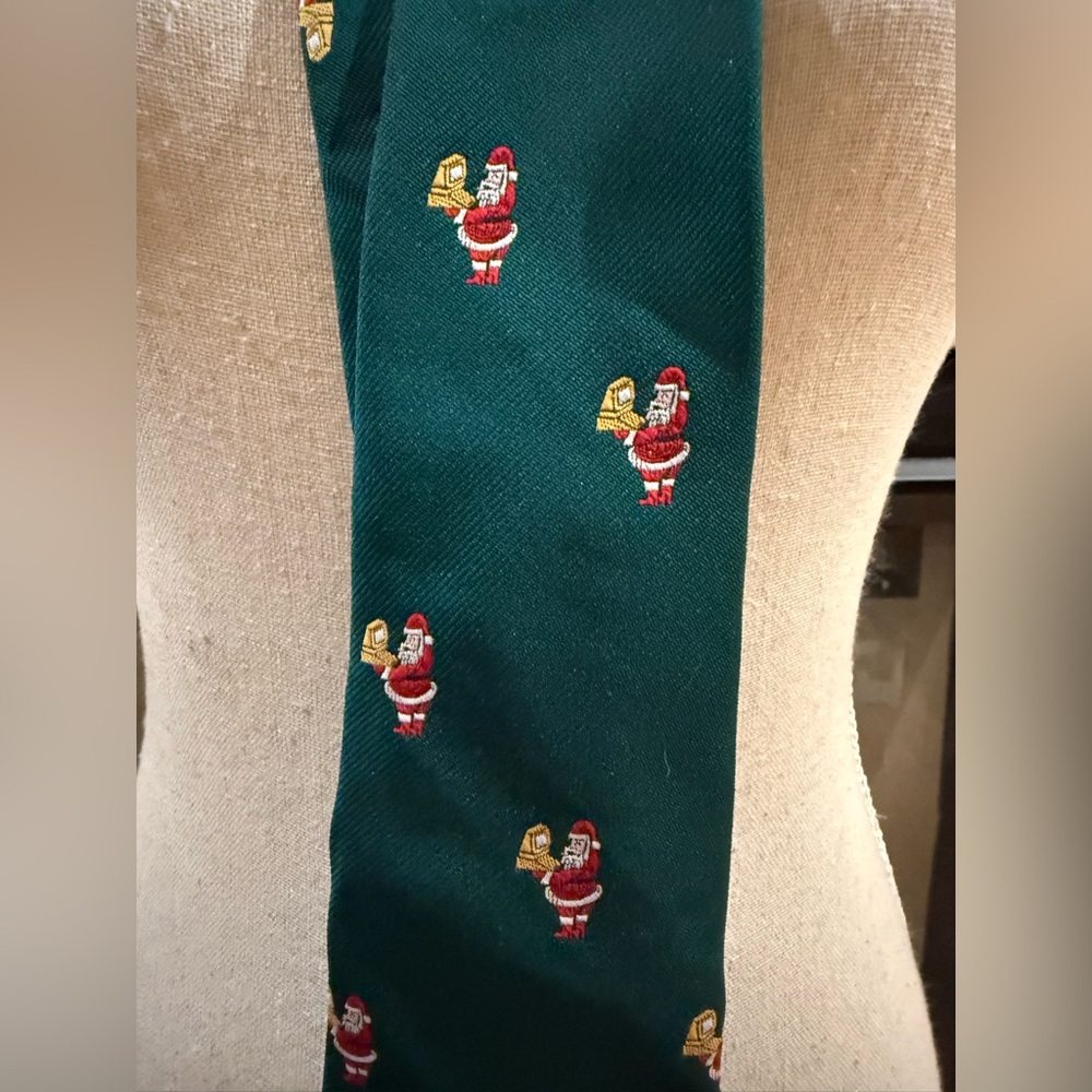 Johnny Appleseed's Vintage Men's Green Santa Print Holiday Christmas Necktie